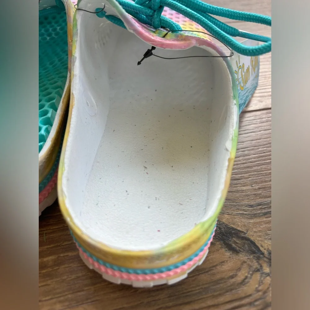 Girls’ Slip-on Water Shoe/Sneakers with lace ties, Size 4/5, NWT